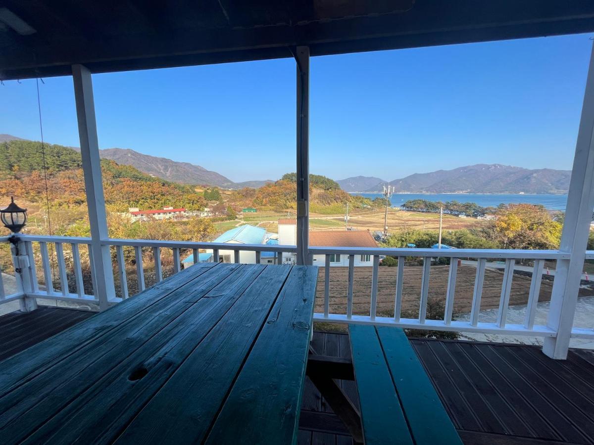 Artist And Flower Pension Namhae Exterior photo